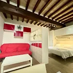 Niki O. Apartments